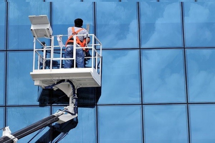 Dịch Vụ Lau Chùi Vệ Sinh Cửa Kính Chuyên Nghiệp - Giá Rẻ